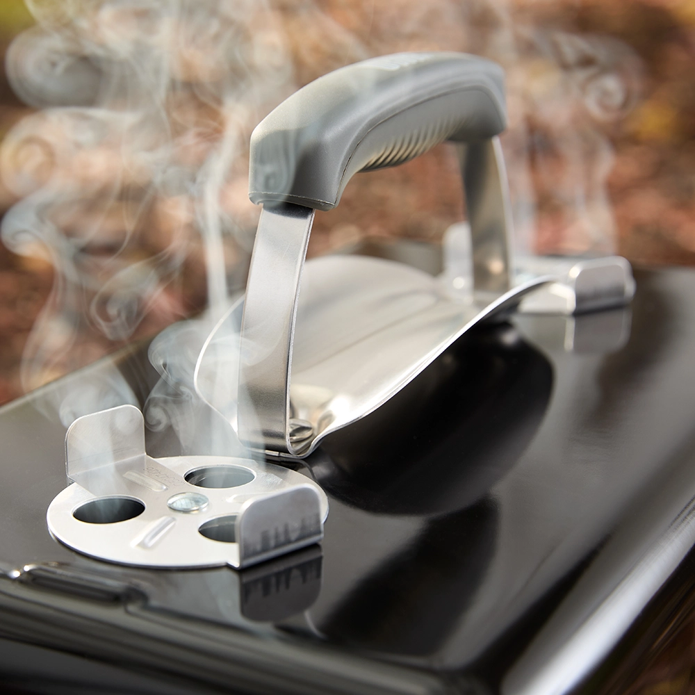 Porcelánzománcozott fekete faszenes grill GO ANYWHERE