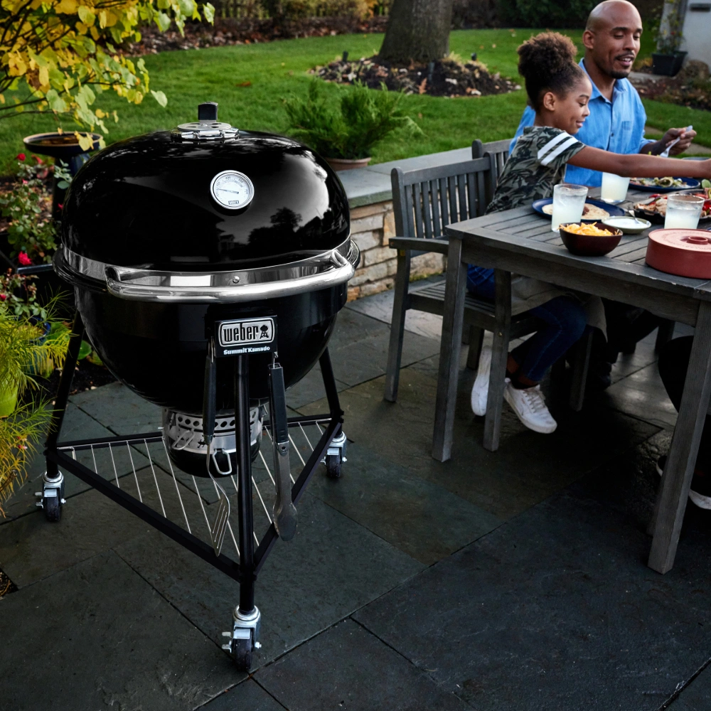 Summit Kamado E6 faszenes grill