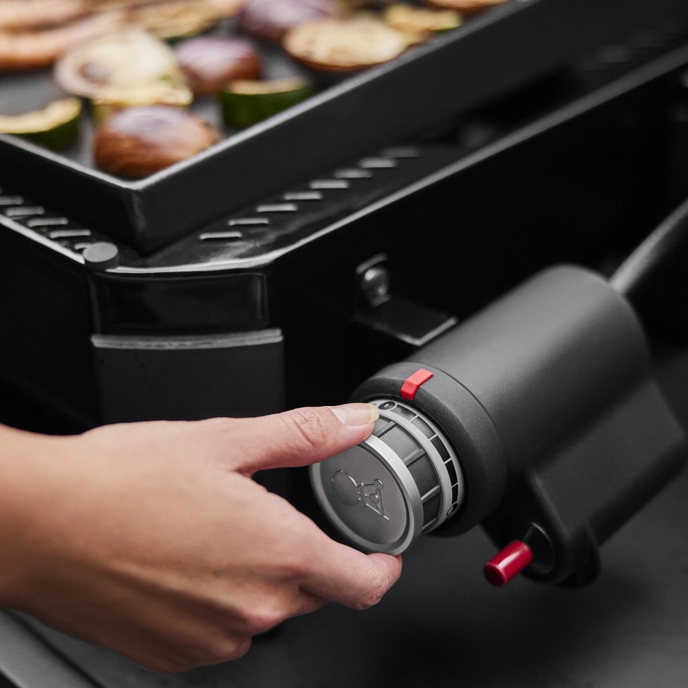 Slate_Lifestyle_14 weber plancha gázgrill 43 cm fekete