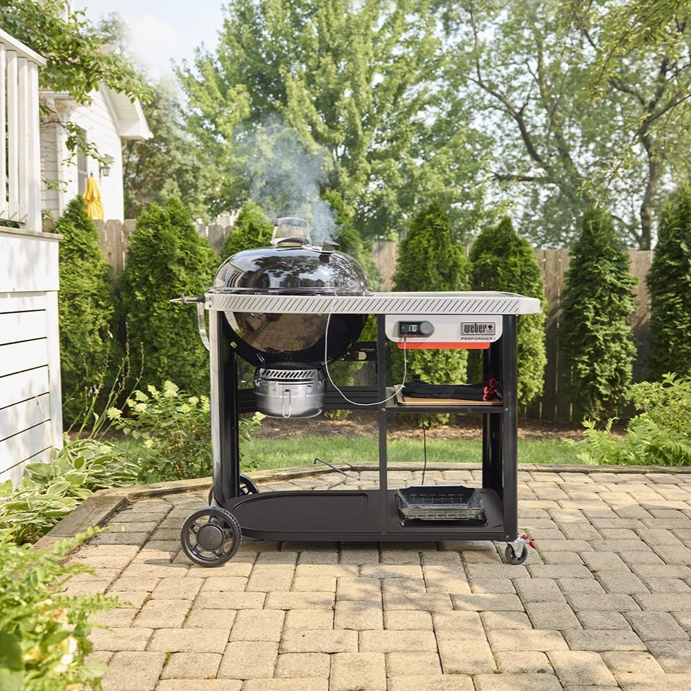 Performer Premium Smart 57 cm-es faszenes gömbgrill, fekete